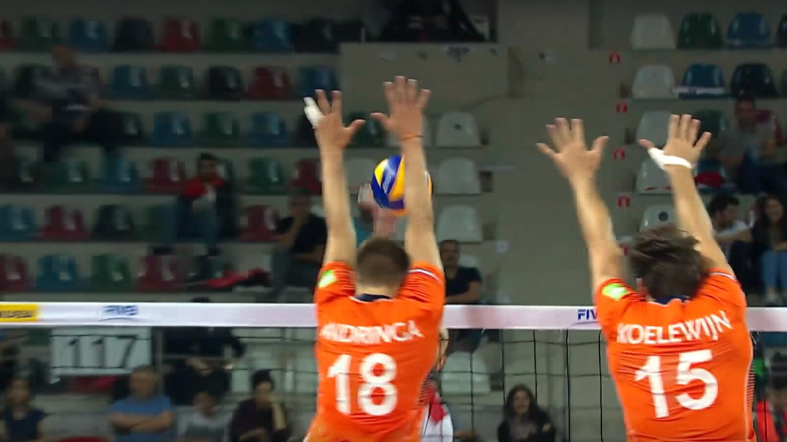 buis Groot steek EK volleybal voor mannen live op tv en online
