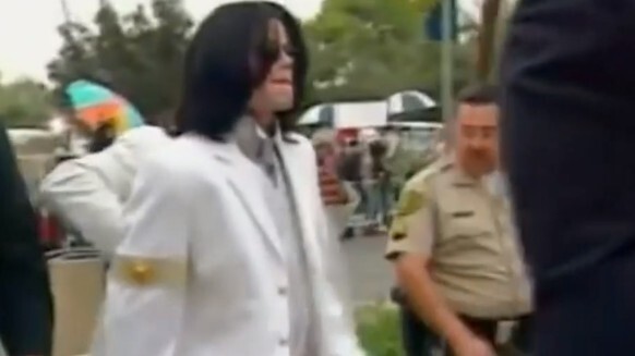 Wordt Michael Jackson alsnog postuum voor seksueel misbruik aangeklaagd? (Shownieuws)
