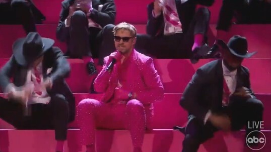Zien! Ryan Gosling steelt de show bij Oscars met I'm Just Ken (Barbie)
